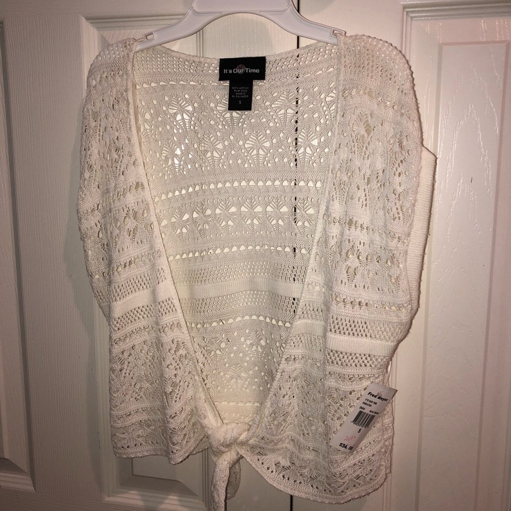 This is a super cute white sweater top! Never worn